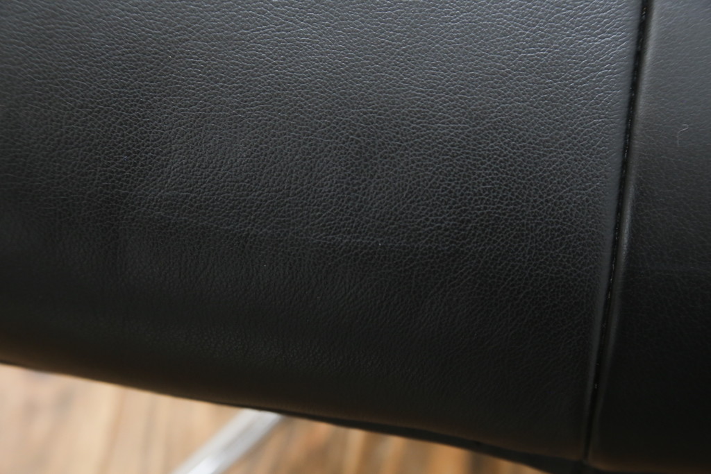 中古　美品　ノルウェー製　EKORNES(エコーネス)　City(シティ)　Mサイズ　オットマン付き!!スタイリッシュなデザインが魅力のストレスレスチェア(スターベース、1人掛けソファ、1Pソファ、アームチェア、リクライニングチェア、フットスツール、北欧、本革、レザーチェア)(定価約30万円)(R-066318)