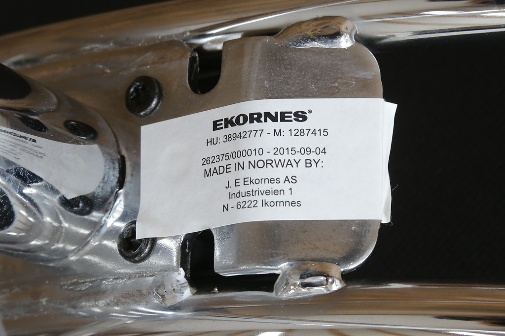 中古　美品　ノルウェー製　EKORNES(エコーネス)　City(シティ)　Mサイズ　オットマン付き!!スタイリッシュなデザインが魅力のストレスレスチェア(スターベース、1人掛けソファ、1Pソファ、アームチェア、リクライニングチェア、フットスツール、北欧、本革、レザーチェア)(定価約30万円)(R-066318)
