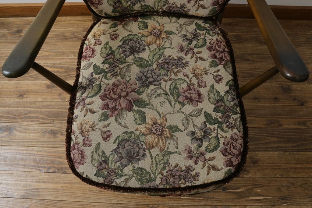 イギリスビンテージ　美品　ERCOL(アーコール)　落ち着いた色味の花柄ファブリックが上品な1人掛けソファ(ラウンジチェア、アームチェア、椅子、1シーターソファ、英国、北欧、ヴィンテージ)(R-071185)