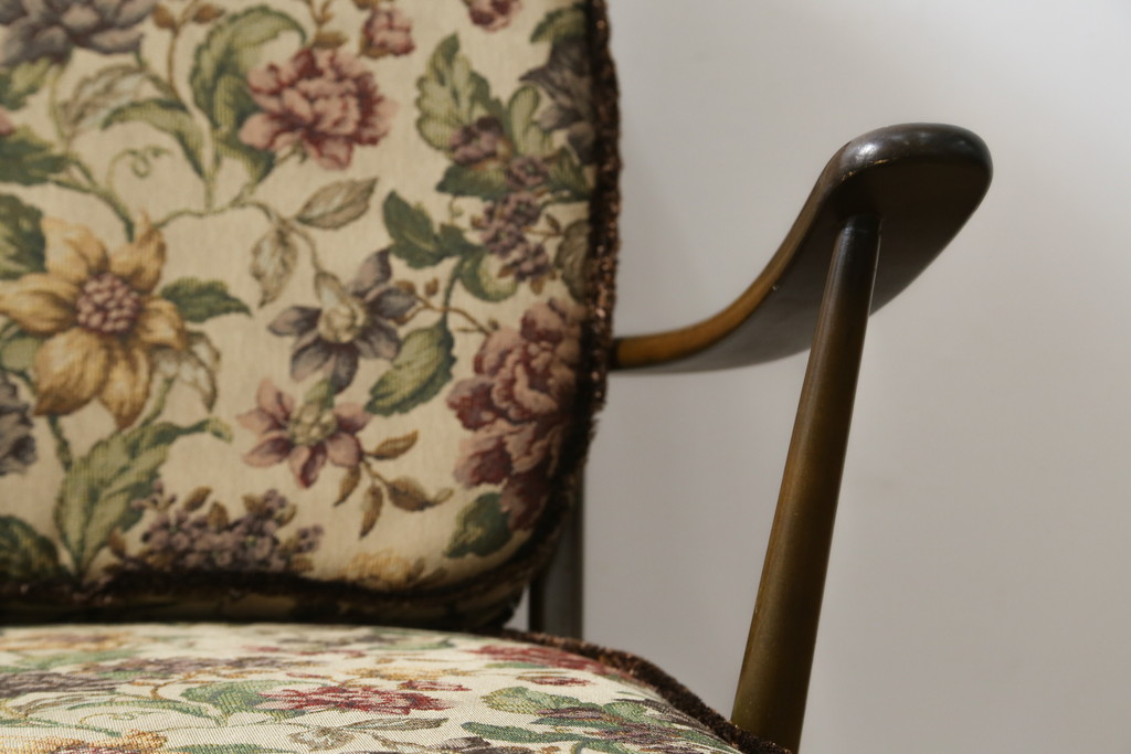 イギリスビンテージ　美品　ERCOL(アーコール)　落ち着いた色味の花柄ファブリックが上品な1人掛けソファ(ラウンジチェア、アームチェア、椅子、1シーターソファ、英国、北欧、ヴィンテージ)(R-071185)
