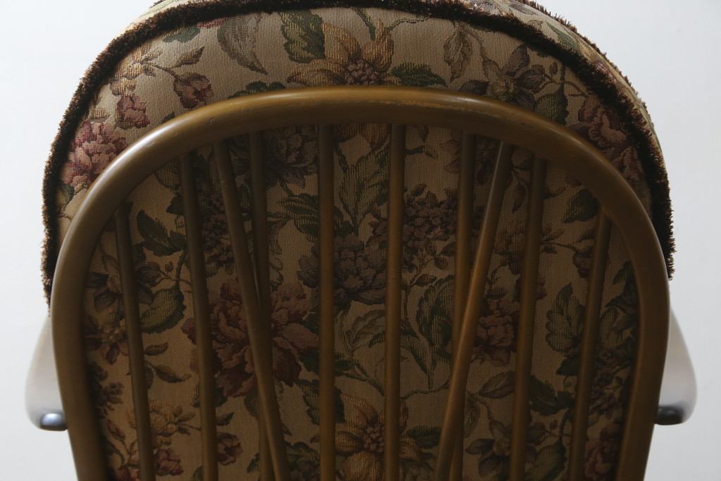 イギリスビンテージ　美品　ERCOL(アーコール)　落ち着いた色味の花柄ファブリックが上品な1人掛けソファ(ラウンジチェア、アームチェア、椅子、1シーターソファ、英国、北欧、ヴィンテージ)(R-071185)