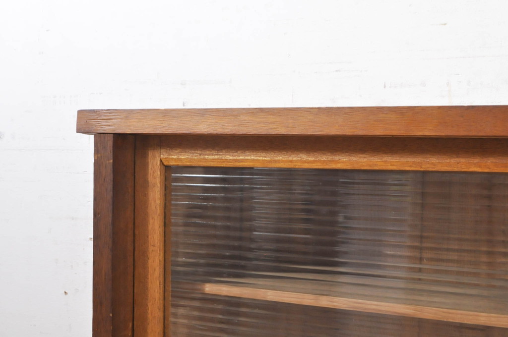 和製アンティーク　懐かしい雰囲気漂うモールガラスサイドボード(サイドキャビネット、収納棚、ガラス戸棚、食器棚)(R-072712)