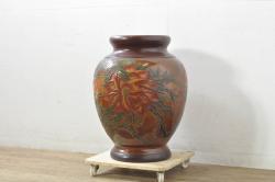 中古　美品　百貨店の展覧会品　在銘あ「東美」　讃岐彫り　栃くり抜き　漆塗り　大胆にあしらわれた花や木の図柄が目を引く花瓶(花器、花入れ、梅、花)(定価約70万円)(R-080141)