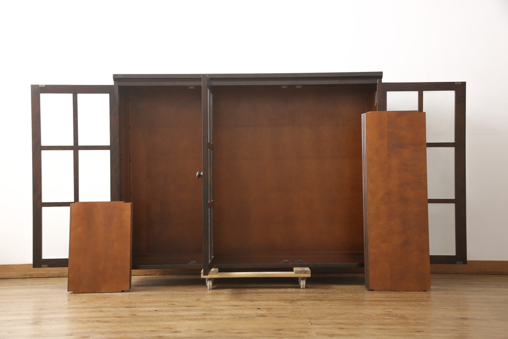 中古　北海道民芸家具　美品　脚(台輪)付きリメイク　クラシカルなデザインが素敵なサイドキャビネット(サイドボード、収納棚、戸棚、本箱、ブックケース)(R-056329)