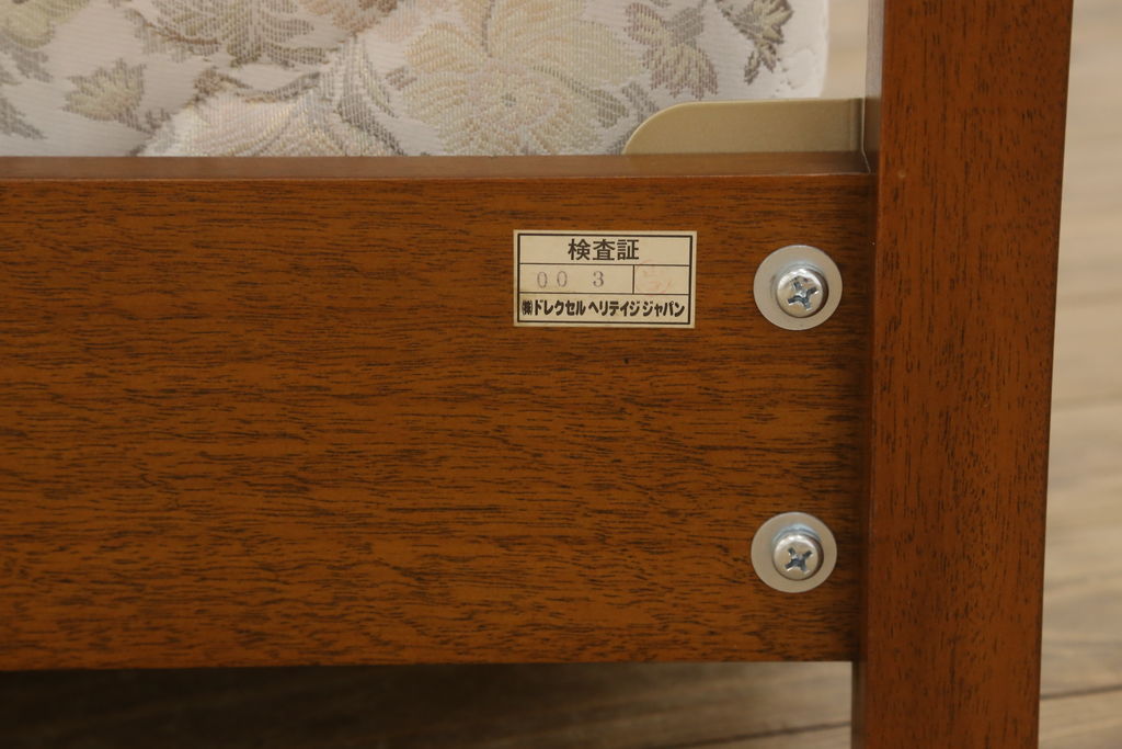 中古　美品　DREXEL HERITAGE(ドレクセルヘリテイジ)　Triune(トライユン)　シモンズマットレス　落ち着いた雰囲気づくりを叶えるベッド(セミダブル)(R-058844)
