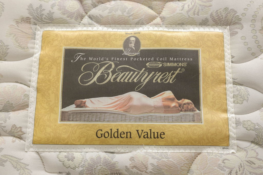 中古　美品　DREXEL HERITAGE(ドレクセルヘリテイジ)　Triune(トライユン)　シモンズマットレス　落ち着いた雰囲気づくりを叶えるベッド(セミダブル)(R-058844)