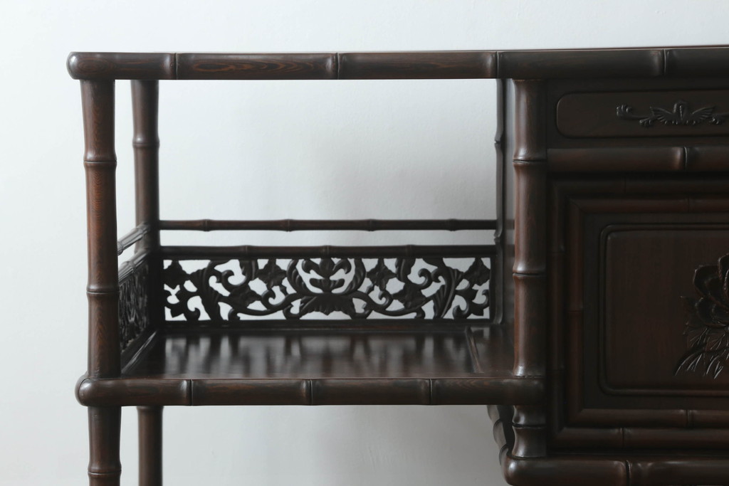 ビンテージ家具　花梨(カリン)材　竹のような意匠が印象的な飾り棚(飾棚、茶棚)(R-042340)