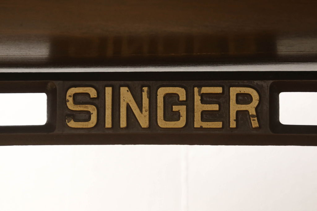 イギリスビンテージ　SINGER(シンガー)社　レトロ感がおしゃれ!ディスプレイにおすすめのミシンテーブル(シンガーミシン、ミシン台、工業用ミシン、足踏みミシン、ヴィンテージ)(R-054549)