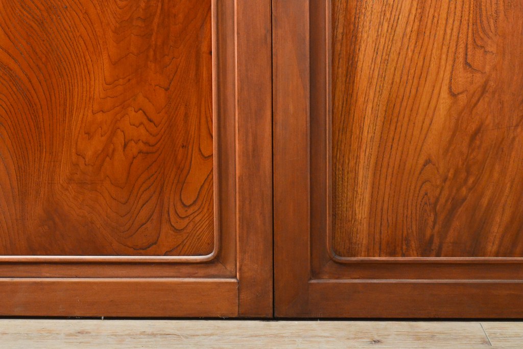 腰板欅材　鶴亀・松竹梅の縁起物飾り付き　アンティーク組子帯戸4枚セット(引き戸、建具)(R-056109)