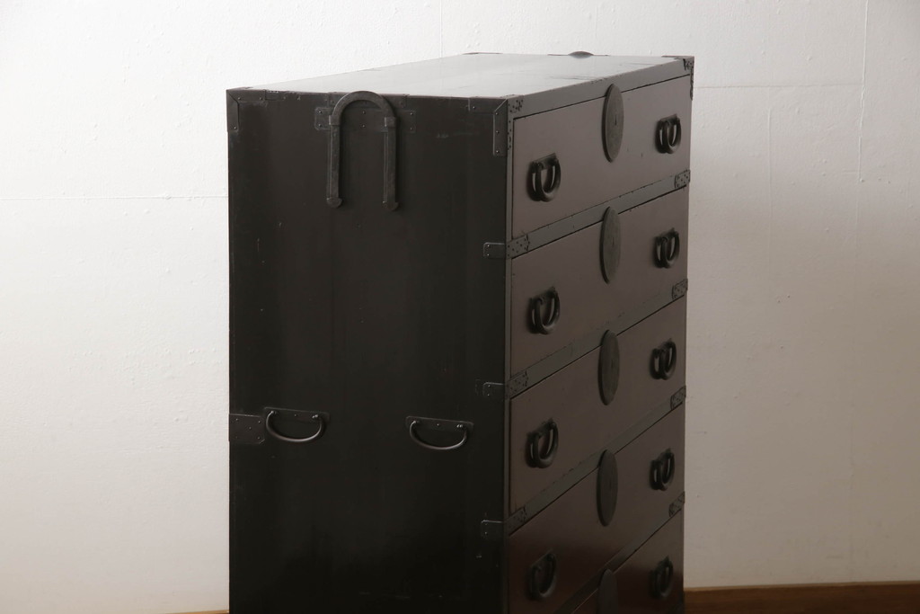 桐箪笥に脚の取り付けリメイク!高品質リペアを施し、オリジナルの色を基準に着色仕上げ。