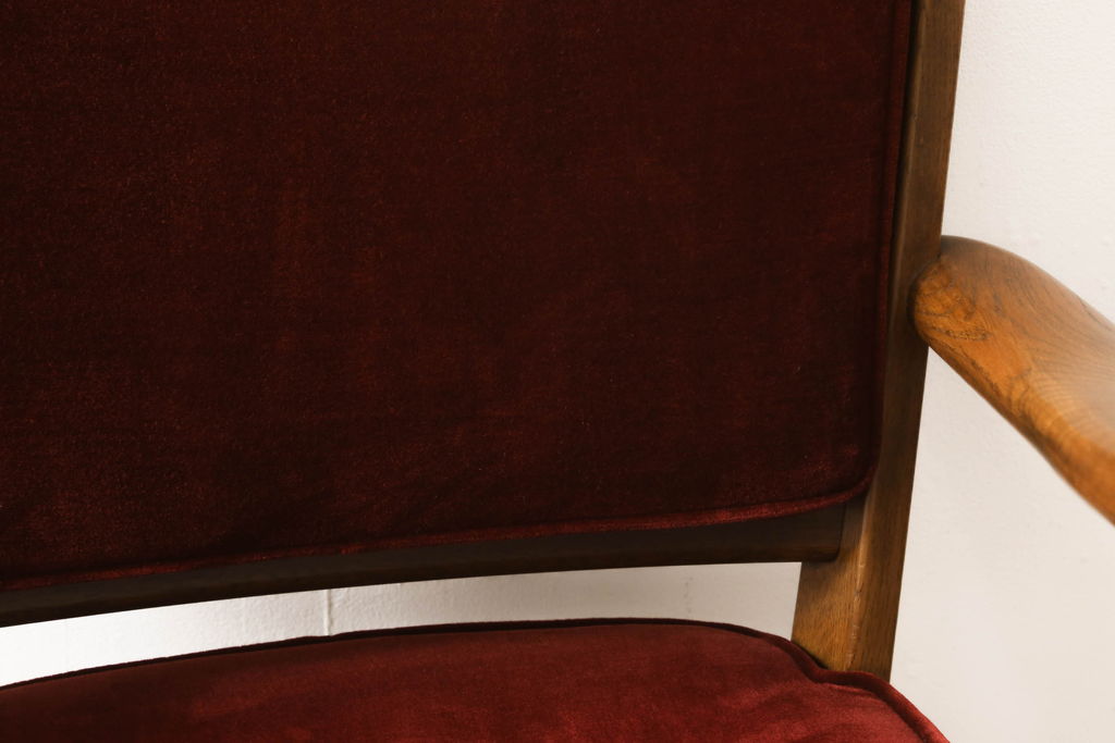 和製ビンテージ　ブランド家具　希少　カリモク家具(karimoku)　落ち着いた色味の赤い座面が目を引くキャスター付きの回転椅子(デスクチェア、ヴィンテージ、オールドカリモク、アームチェア、ドクターチェア、イス)(R-059976)
