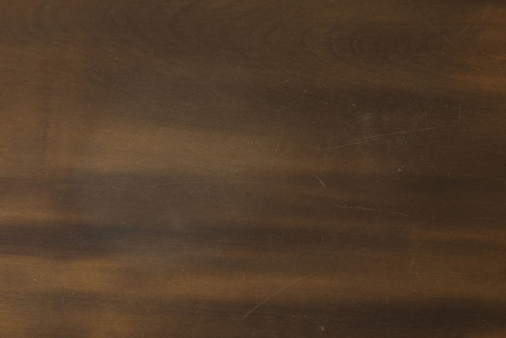 中古　美品　軽井沢彫り　天板の優しい曲線と繊細な桜の彫りが上品な雰囲気を醸し出すセンターテーブル(ローテーブル、座卓)(R-056740)