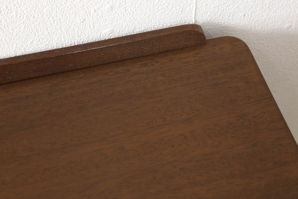 イギリスヴィンテージ　チーク材　ゴールドの引手が上品さを高めるスタイリッシュなサイドボード(収納棚、戸棚、キャビネット、ビンテージ)(R-051108)