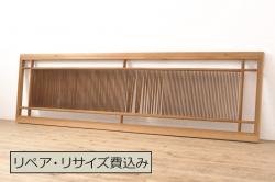 【セミオーダー家具実例】明治期の蔵戸にアンティーク感を残しつつ高品質リペアを施し、幅詰め加工をしました。左側の外した桟を右側框の隣に移動。下桟の金具はバランスを見て良い位置に取り付け。金具は黒く着色をし、本体は現状の雰囲気を活かして、自然な色味に仕上げました。(玄関戸、引き戸、建具)