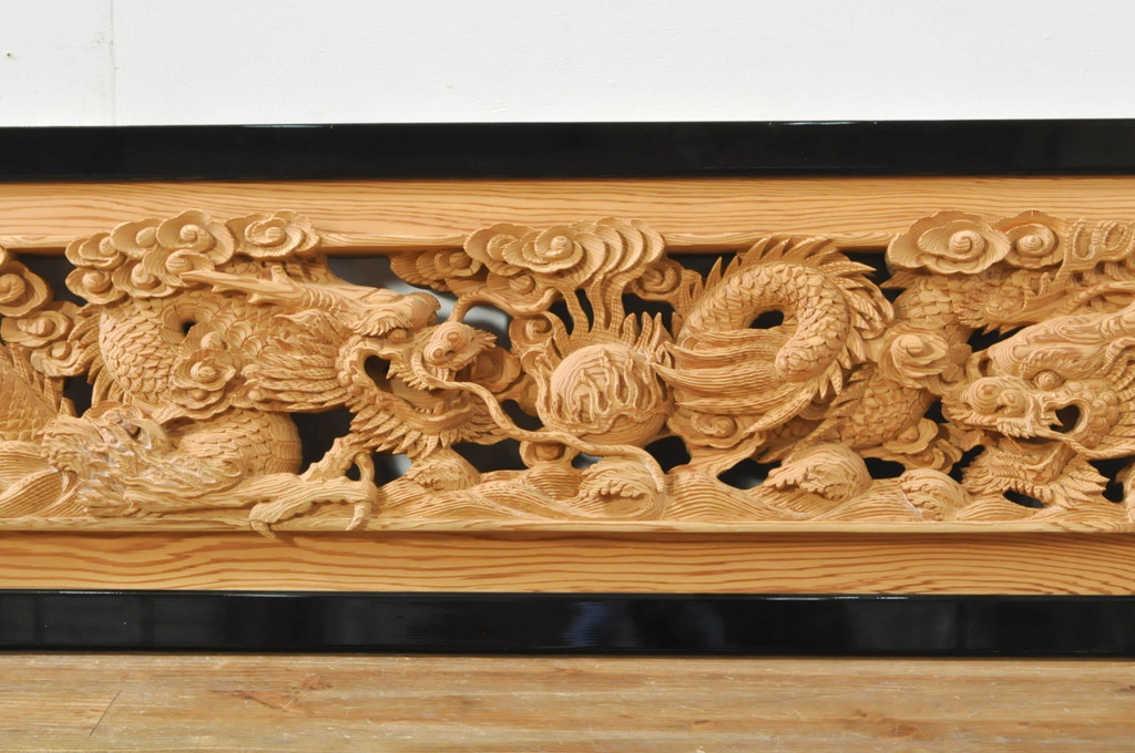 ビンテージ建具　杉(スギ)材　躍動感ある龍(竜)が見事な両面彫刻欄間(明かり取り、明り取り、ヴィンテージ)(R-080973)