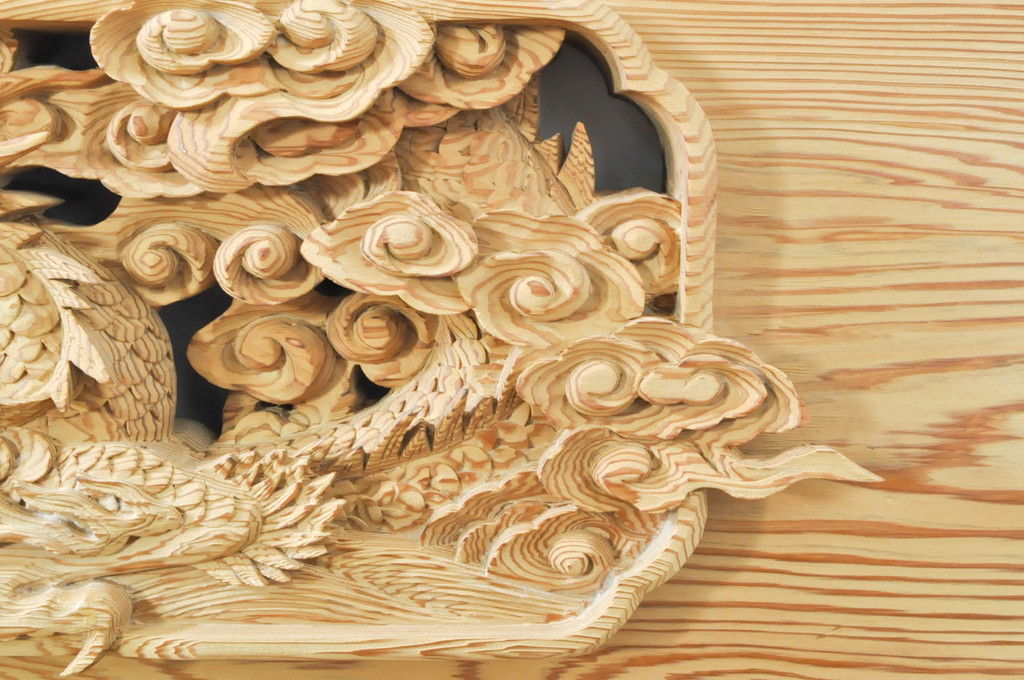 ビンテージ建具　杉(スギ)材　躍動感ある龍(竜)が見事な両面彫刻欄間(明かり取り、明り取り、ヴィンテージ)(R-080973)