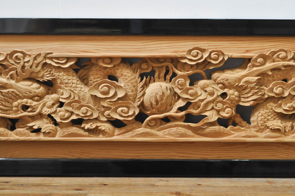 ビンテージ建具　杉(スギ)材　躍動感ある龍(竜)が見事な両面彫刻欄間(明かり取り、明り取り、ヴィンテージ)(R-080973)