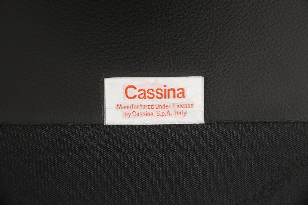 中古　Cassina(カッシーナ)　MARALUNGA(マラルンガ) 675　本革　高級感ある佇まいが目を惹く3人掛けソファ(三人掛け、3P、アームソファ、レザー)(定価約200〜243万円)(R-064444)