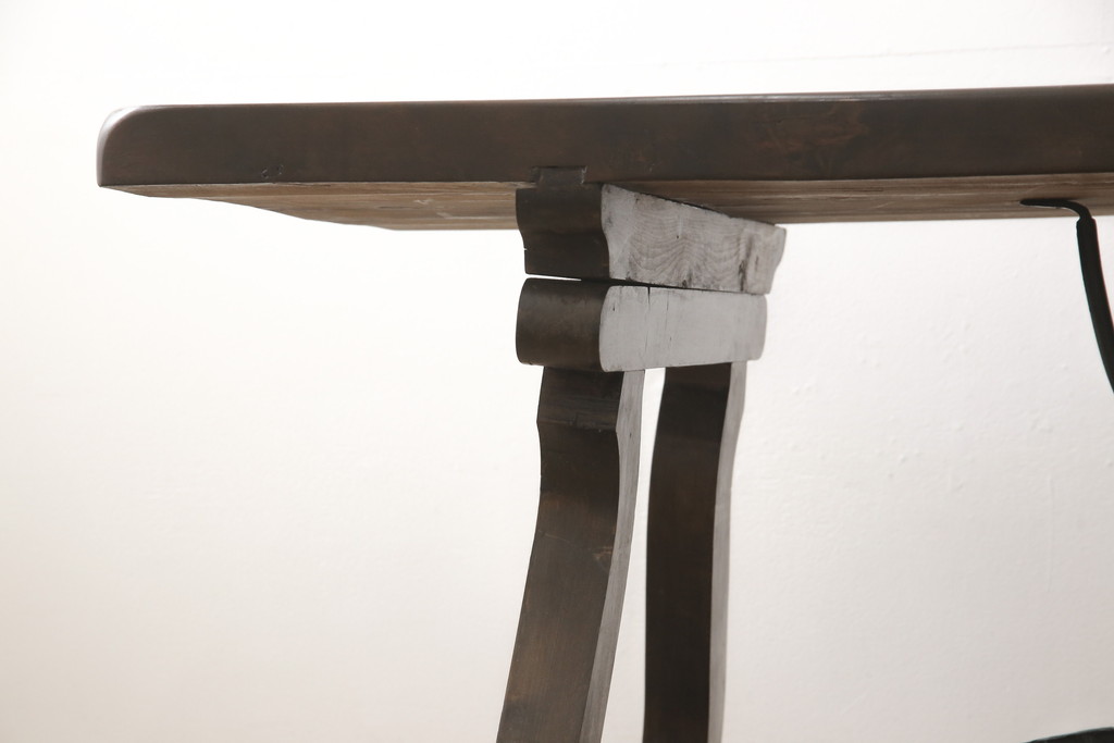 ビンテージ家具　スペイン製　優雅なシルエットが空間のアクセントになるダイニングテーブル(食卓、作業台、2人掛け、4人掛け、6人掛け、ヴィンテージ)(R-054297)