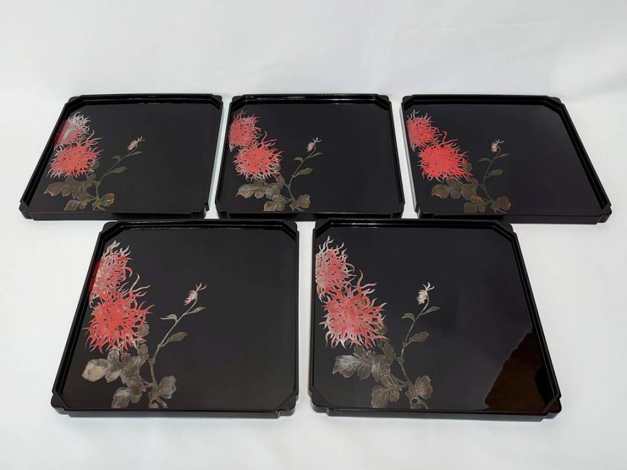 黒江漆器　木製　木皿　菊模様　花のデザインが目を引く小盆5枚セット(漆器、お盆、トレイ、トレー、銘々盆、共箱付き)(R-080093)