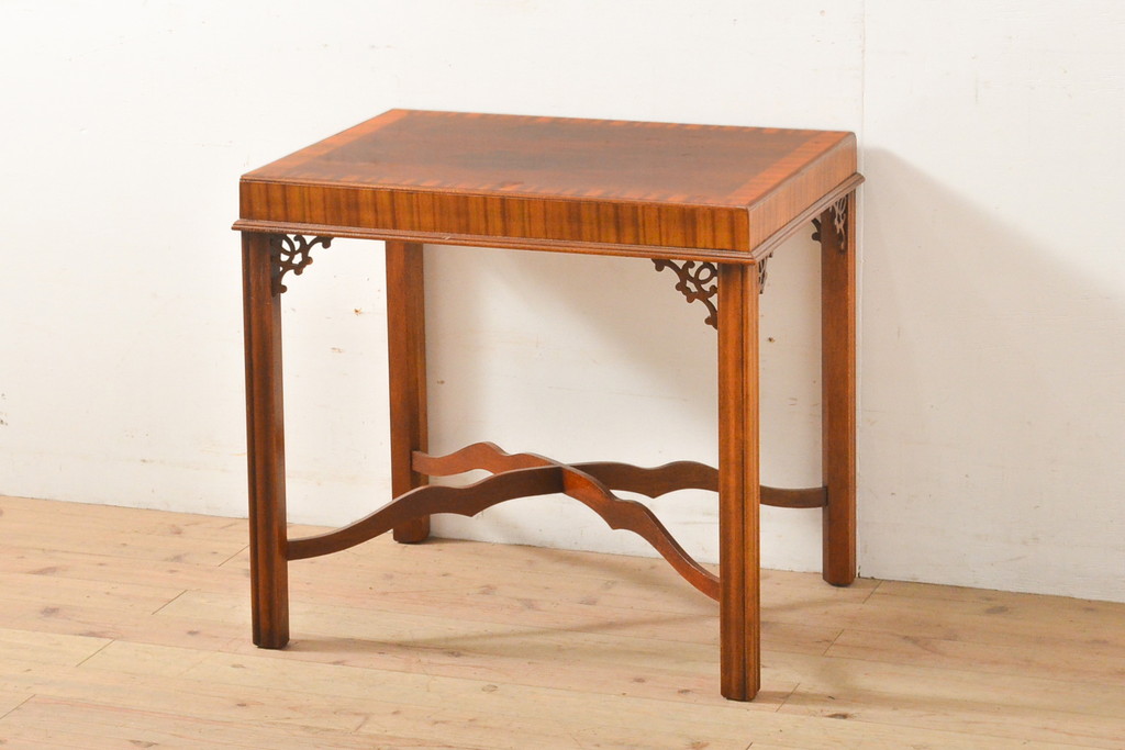 中古　美品　高級品　ヒッコリーチェア社(HICKORY CHAIR)　上品な飾りが付いたサイドテーブル(センターテーブル、ローテーブル)(R-056453)