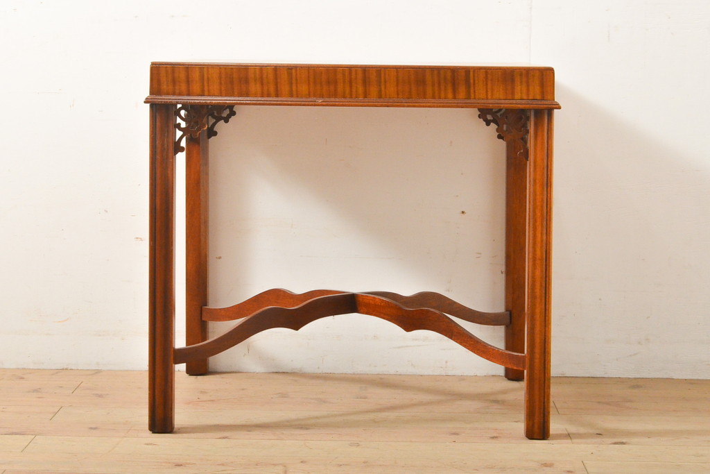 中古　美品　高級品　ヒッコリーチェア社(HICKORY CHAIR)　上品な飾りが付いたサイドテーブル(センターテーブル、ローテーブル)(R-056453)