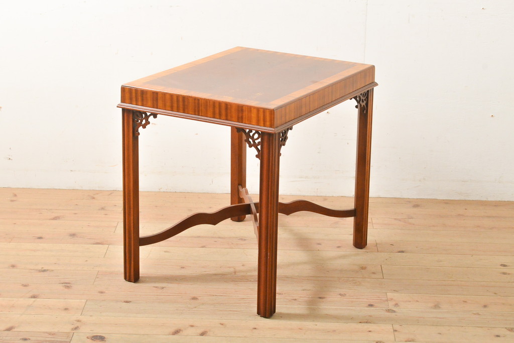 中古　美品　高級品　ヒッコリーチェア社(HICKORY CHAIR)　上品な飾りが付いたサイドテーブル(センターテーブル、ローテーブル)(R-056453)