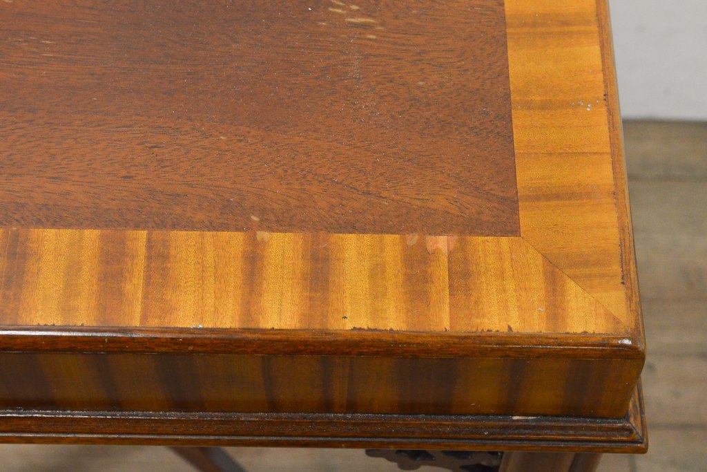 中古　美品　高級品　ヒッコリーチェア社(HICKORRY CHAIR)　上品な飾りが付いたサイドテーブル(センターテーブル、ローテーブル)(R-056453)