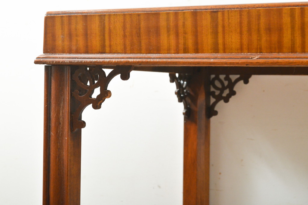 中古　美品　高級品　ヒッコリーチェア社(HICKORRY CHAIR)　上品な飾りが付いたサイドテーブル(センターテーブル、ローテーブル)(R-056453)