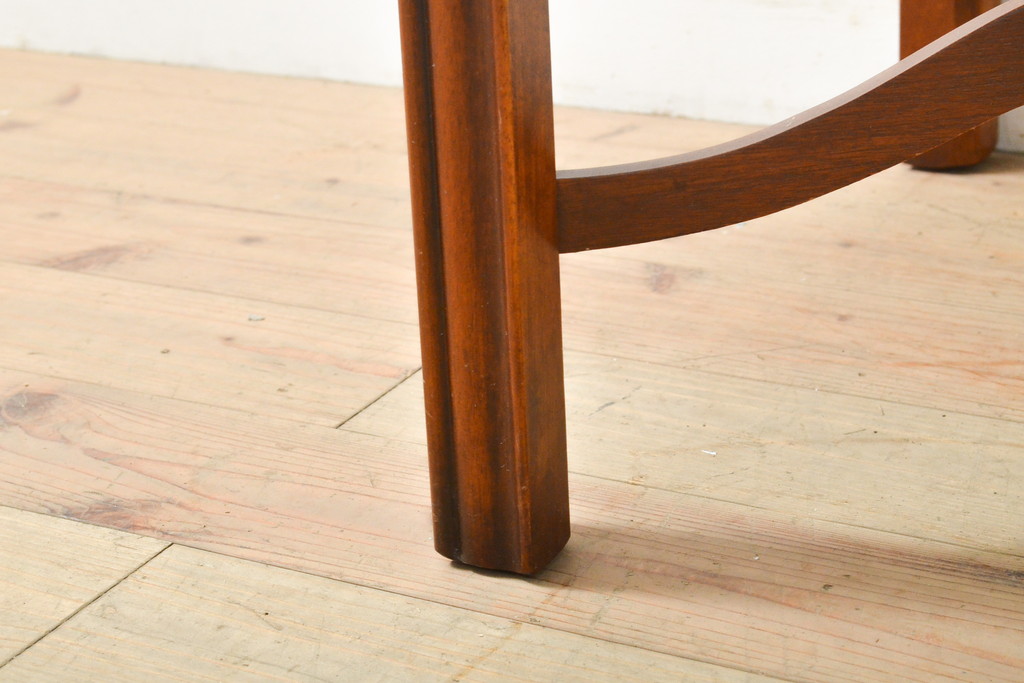 中古　美品　高級品　ヒッコリーチェア社(HICKORY CHAIR)　上品な飾りが付いたサイドテーブル(センターテーブル、ローテーブル)(R-056453)