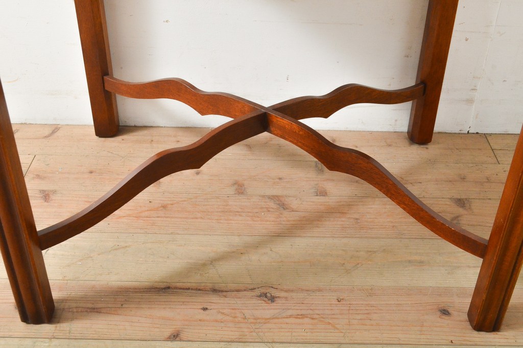 中古　美品　高級品　ヒッコリーチェア社(HICKORY CHAIR)　上品な飾りが付いたサイドテーブル(センターテーブル、ローテーブル)(R-056453)