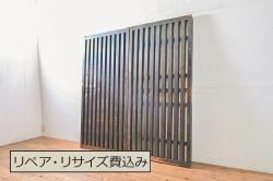 アンティーク建具　総ケヤキ材　鶴丸紋が目を惹く、渋い風合いの蔵戸(引き戸、玄関戸)(R-050774)