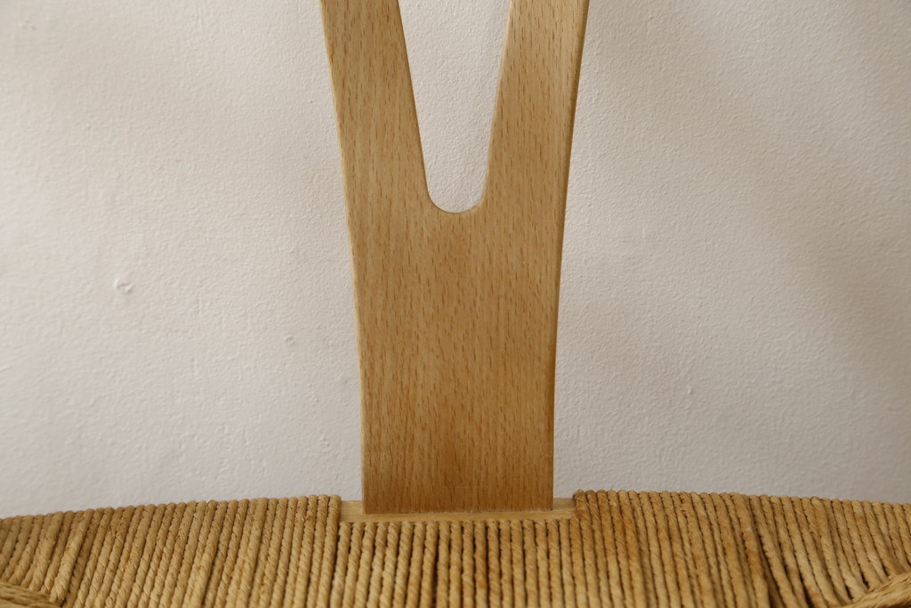 中古　北欧家具　老舗家具メーカー CARL HANSEN & SON(カール・ハンセン&サン)　ハンス J. ウェグナー(HANS J. WEGNER)デザイン　CH24　特徴的なラインを描く美しいフォルムのYチェア(ワイチェア、ダイニングチェア、アームチェア、イス、椅子)(R-078925)