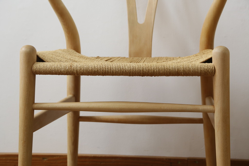 中古　北欧家具　老舗家具メーカー CARL HANSEN & SON(カール・ハンセン&サン)　ハンス J. ウェグナー(HANS J. WEGNER)デザイン　CH24　特徴的なラインを描く美しいフォルムのYチェア(ワイチェア、ダイニングチェア、アームチェア、イス、椅子)(R-078925)