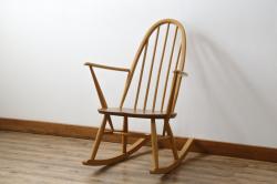 イギリスビンテージ　美品!!　ERCOL(アーコール)　木の温もり溢れるクエーカーロッキングチェア(アームチェア、板座チェア、ヴィンテージ、英国)(R-067113)