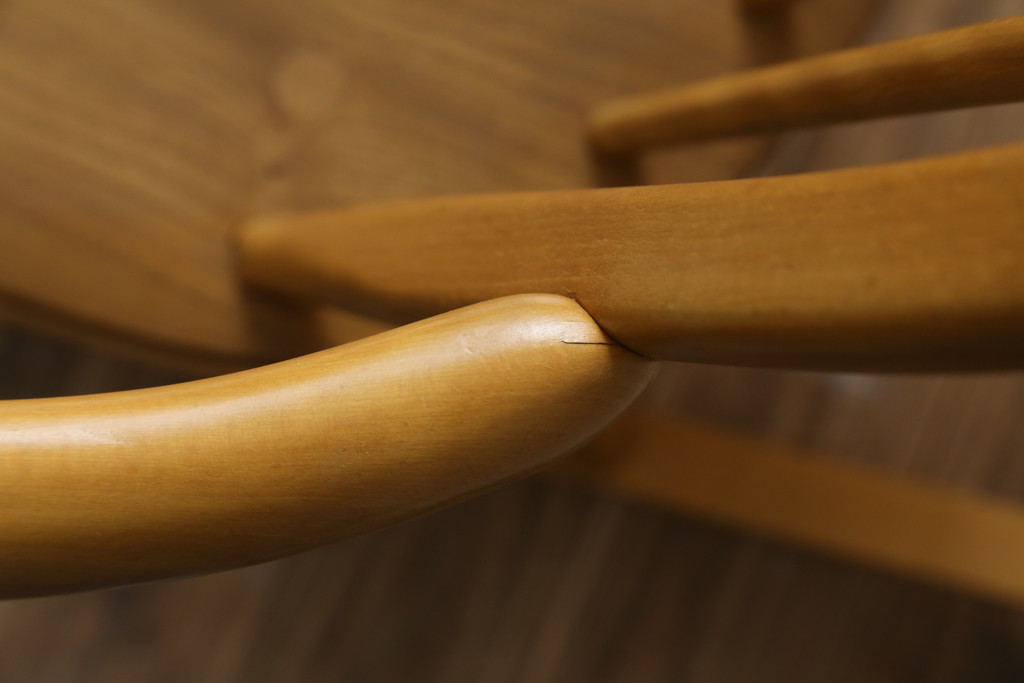 イギリスビンテージ　美品!!　ERCOL(アーコール)　木の温もり溢れるクエーカーロッキングチェア(アームチェア、板座チェア、ヴィンテージ、英国)(R-067113)