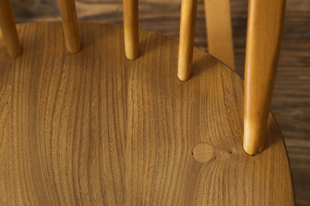 イギリスビンテージ　美品!!　ERCOL(アーコール)　木の温もり溢れるクエーカーロッキングチェア(アームチェア、板座チェア、ヴィンテージ、英国)(R-067113)