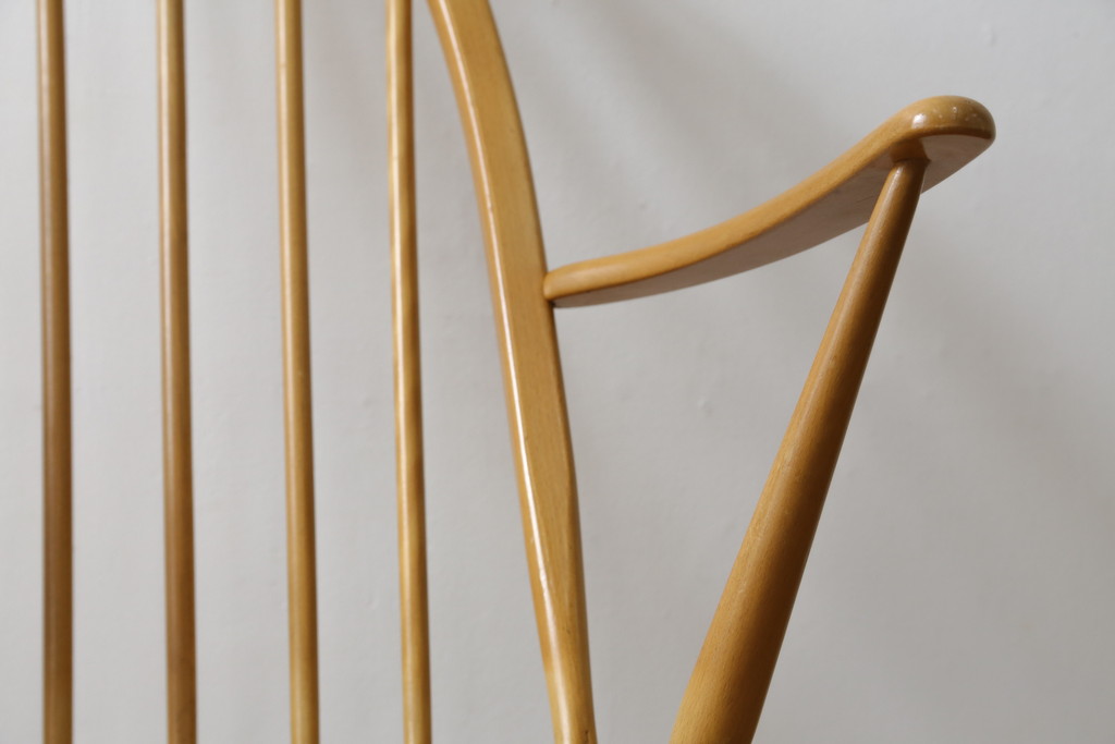 イギリスビンテージ　美品!!　ERCOL(アーコール)　木の温もり溢れるクエーカーロッキングチェア(アームチェア、板座チェア、ヴィンテージ、英国)(R-067113)