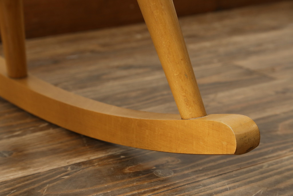イギリスビンテージ　美品!!　ERCOL(アーコール)　木の温もり溢れるクエーカーロッキングチェア(アームチェア、板座チェア、ヴィンテージ、英国)(R-067113)