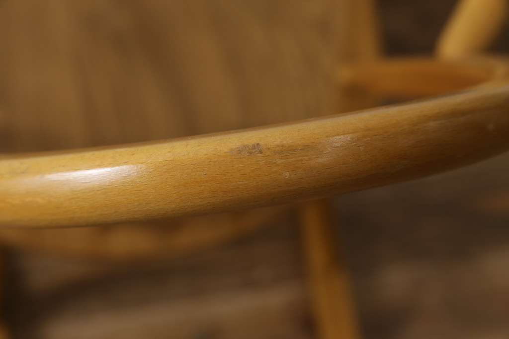 イギリスビンテージ　美品!!　ERCOL(アーコール)　木の温もり溢れるクエーカーロッキングチェア(アームチェア、板座チェア、ヴィンテージ、英国)(R-067113)