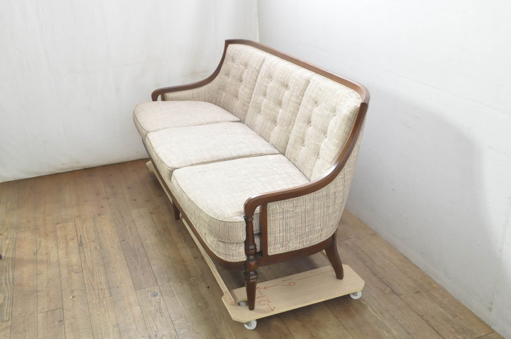 中古　美品!!　DREXEL HERITAGE(ドレクセルヘリテイジ)　Upholstery(アップホルスタリー)　エレガントな佇まいが魅力的な3人掛けソファ(三人掛け、3Pソファ)(R-080132)