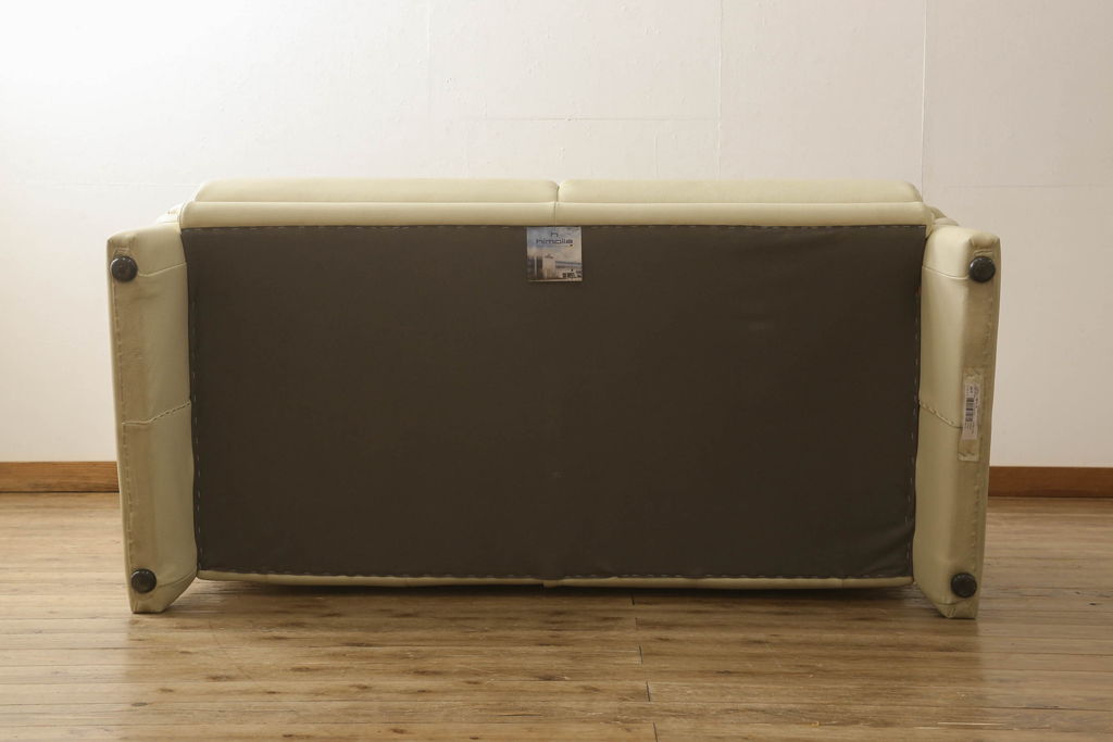 中古　美品　IDC大塚家具取り扱い　高級ブランド　himolla(ヒモラ)　Kassel(カッセル)　高級感ある佇まいの本革2人掛けソファ(定価約40万円)(二人掛けソファ)(R-052584)