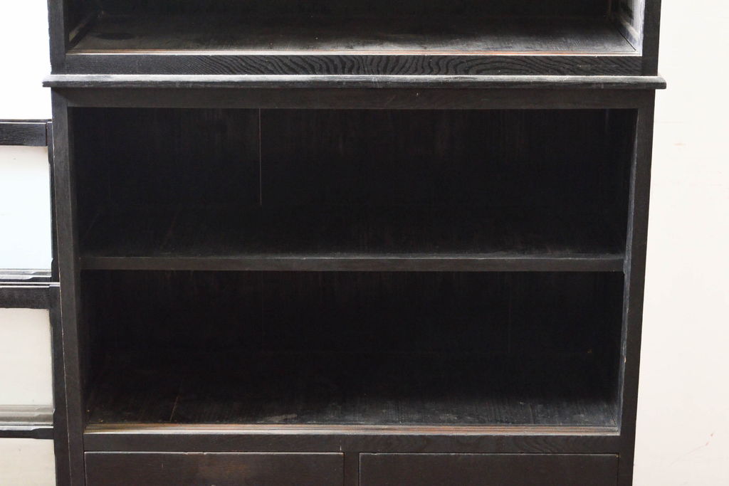 和製アンティーク　黒塗り　ゆらゆらガラスが昭和レトロな雰囲気を醸し出す収納棚(戸棚、食器棚、カップボード、キャビネット)(R-060406)