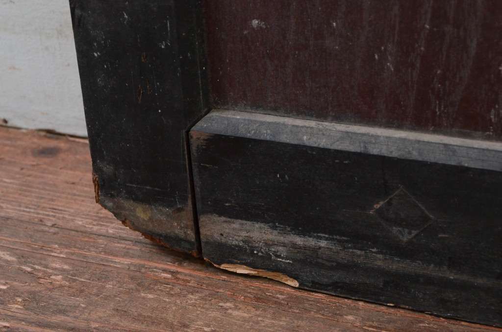 アンティーク建具　2トーンカラーが良いね　時代の流れを感じさせる格子蔵戸1枚(引き戸、玄関戸、格子戸)(R-079875)