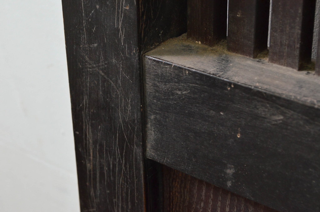 アンティーク建具　2トーンカラーが良いね　時代の流れを感じさせる格子蔵戸1枚(引き戸、玄関戸、格子戸)(R-079875)