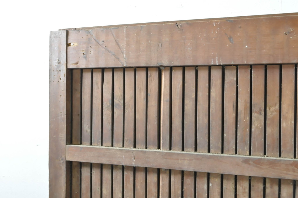 アンティーク建具　欅(ケヤキ)材・檜(ヒノキ)材　巾着をモチーフにした金具が目を引く格子蔵戸1枚(玄関戸、格子戸、引き戸)(R-080189)