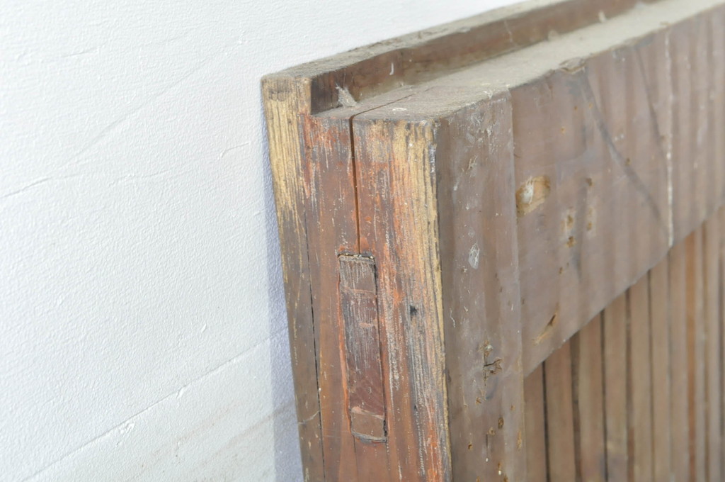 アンティーク建具　欅(ケヤキ)材・檜(ヒノキ)材　巾着をモチーフにした金具が目を引く格子蔵戸1枚(玄関戸、格子戸、引き戸)(R-080189)