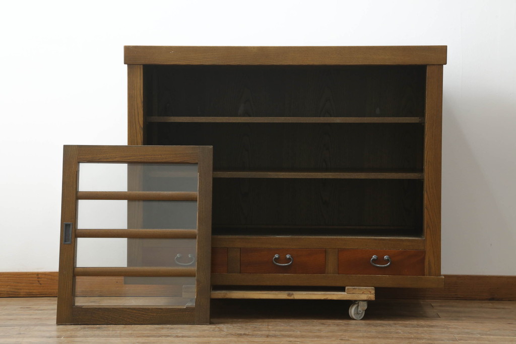 中古　美品!!　国産職人手作り　欅(ケヤキ)材　和モダンな空間づくりにも活躍する高級水屋箪笥サイドボード(サイドキャビネット、収納棚、戸棚、食器棚)(R-074666)