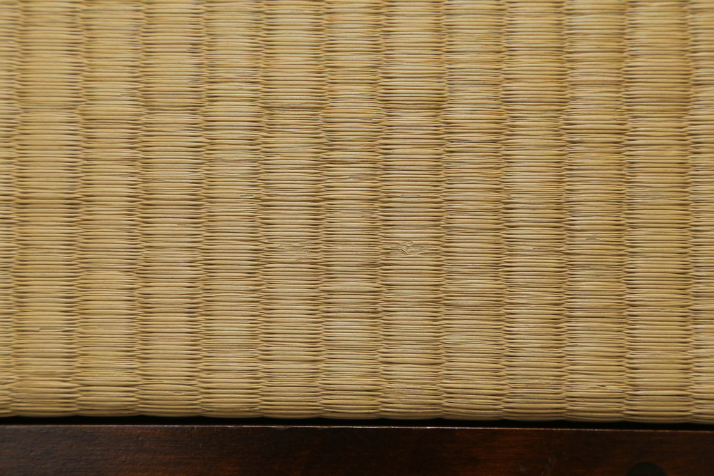 中古　北海道民芸家具　希少な絶版品!　シックなフレームと畳のコンビが和モダンな雰囲気を高める畳ベッド(セミダブル、たたみ)(R-065955)