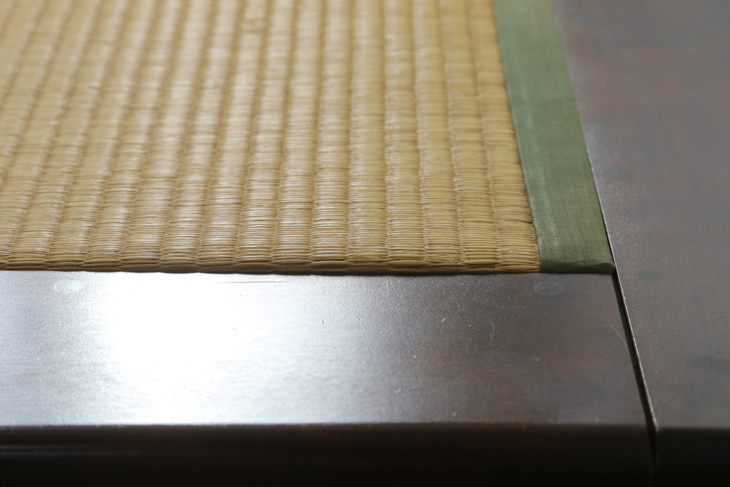 中古　北海道民芸家具　希少な絶版品!　シックなフレームと畳のコンビが和モダンな雰囲気を高める畳ベッド(セミダブル、たたみ)(R-065955)